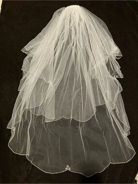 David’s Bridal Ivory 2-Tier Fingertip Veil VCT543IVORY Beaded Edge